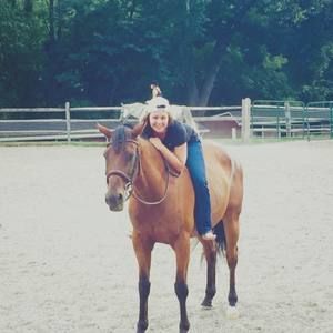 Meet your Posher, Elizabeth